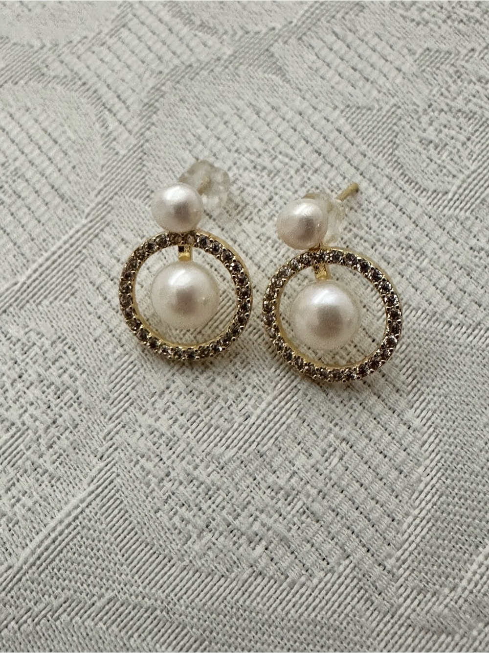 Elegant Freshwater Pearl and Crystal Halo Stud Earrings - 14k plated